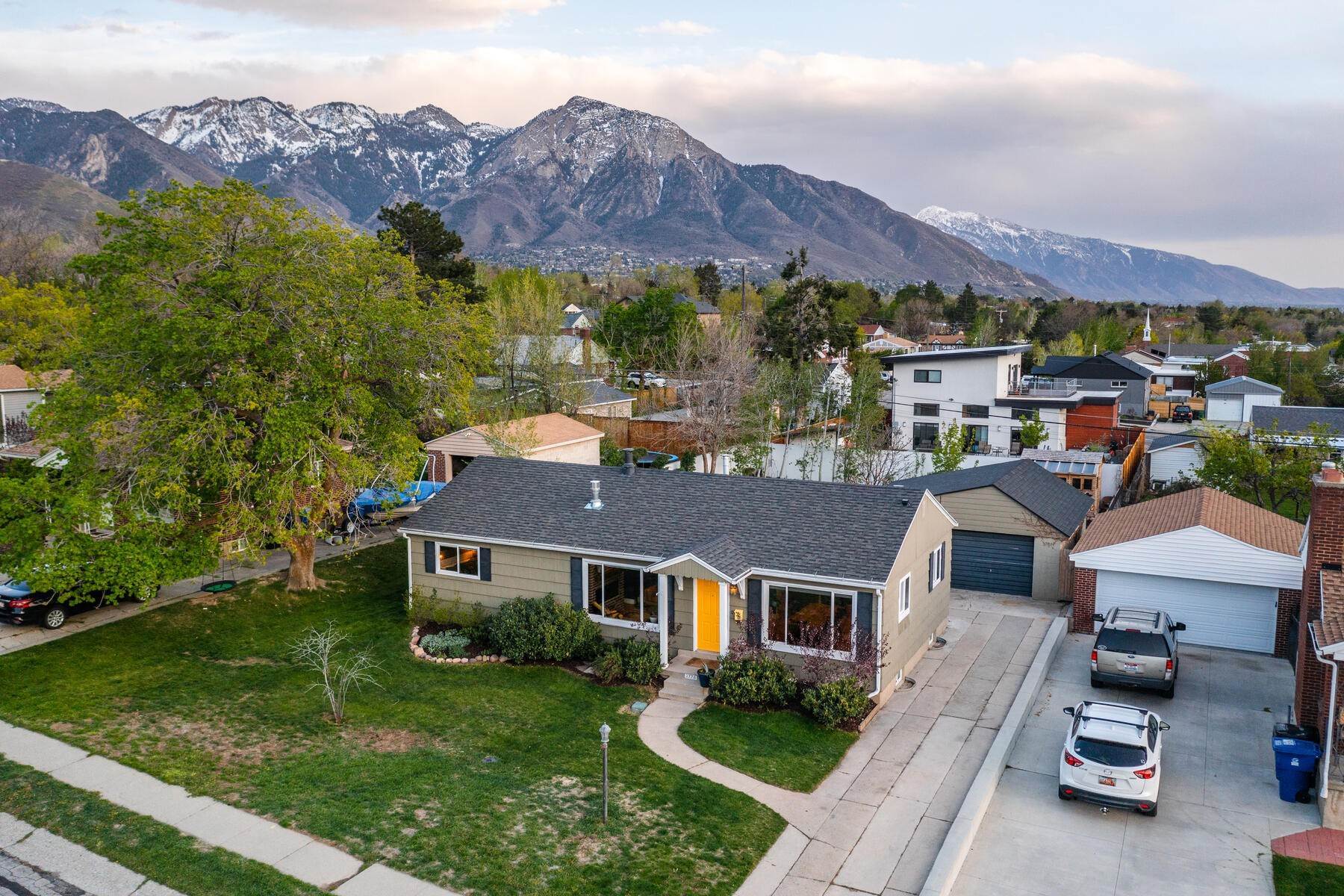 41. Single Family Homes for Sale at Situated on a Quiet Street Just 5 Minutes from Millcreek Canyon 2778 E 2880 S Salt Lake City, Utah 84109 United States
