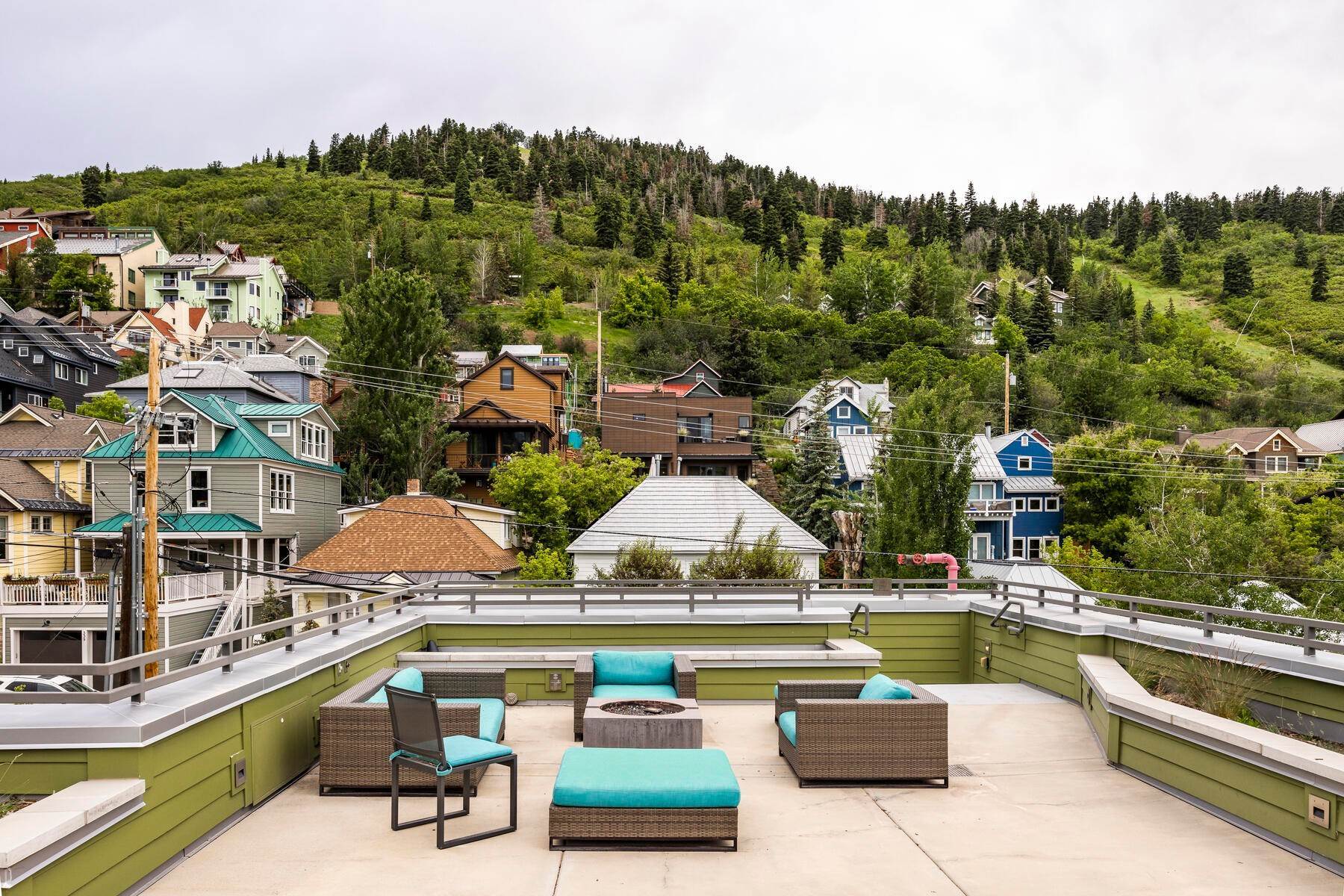 30. Condominiums for Sale at Prime Old Town Location in the Heart of Park City 333 Main Street #33 Park City, Utah 84060 United States