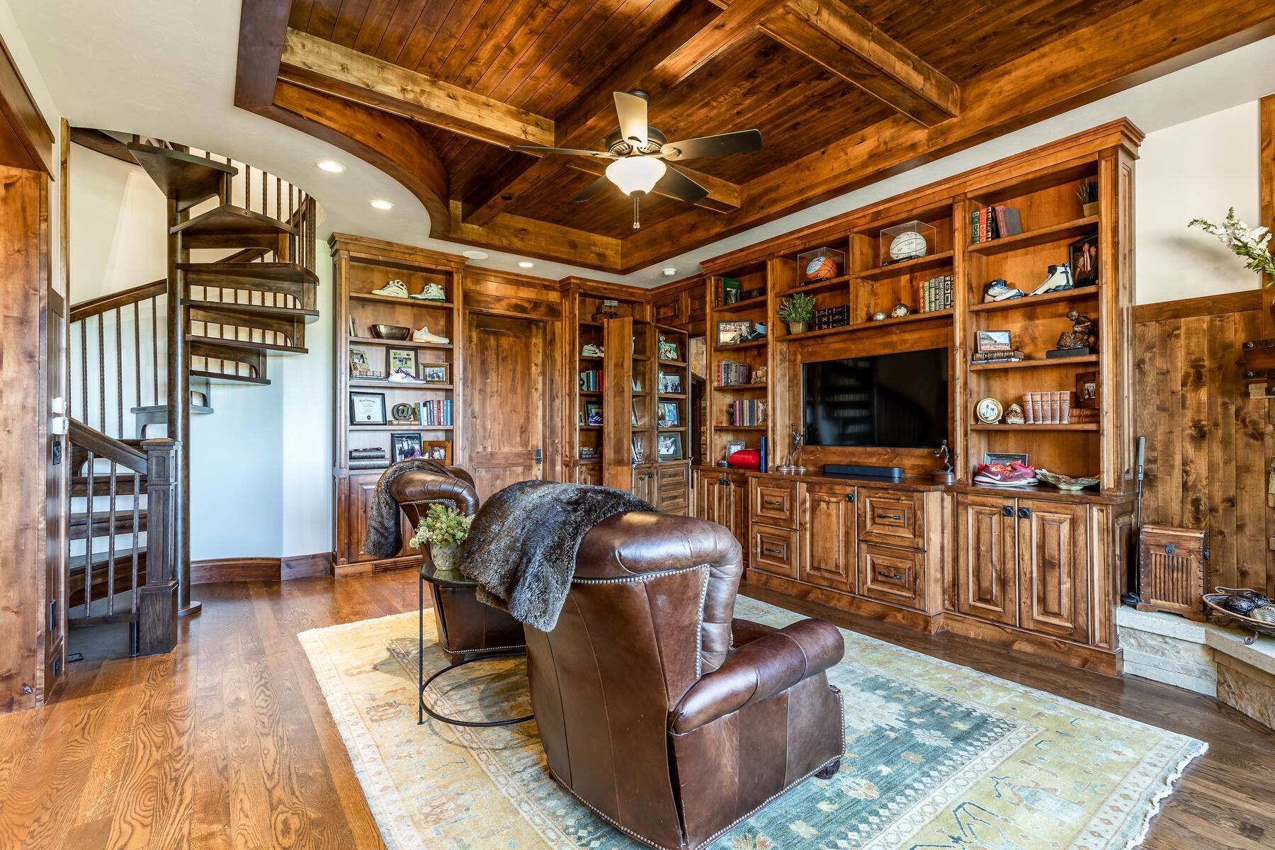 38. Single Family Homes for Sale at Stunning Michael Upwall Design Home in Red Ledges! 3250 E Horsehead Peak Ct Heber City, Utah 84032 United States