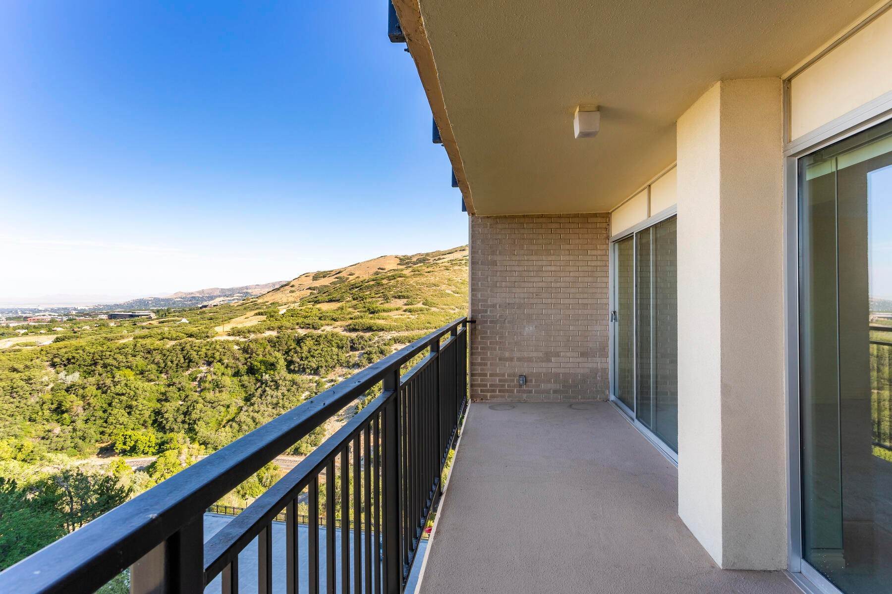 15. Condominiums for Sale at Remodeled Highrise Condo With Incredible Panoramic Views of the Entire Salt Lake 875 S Donner Way, Unit 1103 Salt Lake City, Utah 84108 United States