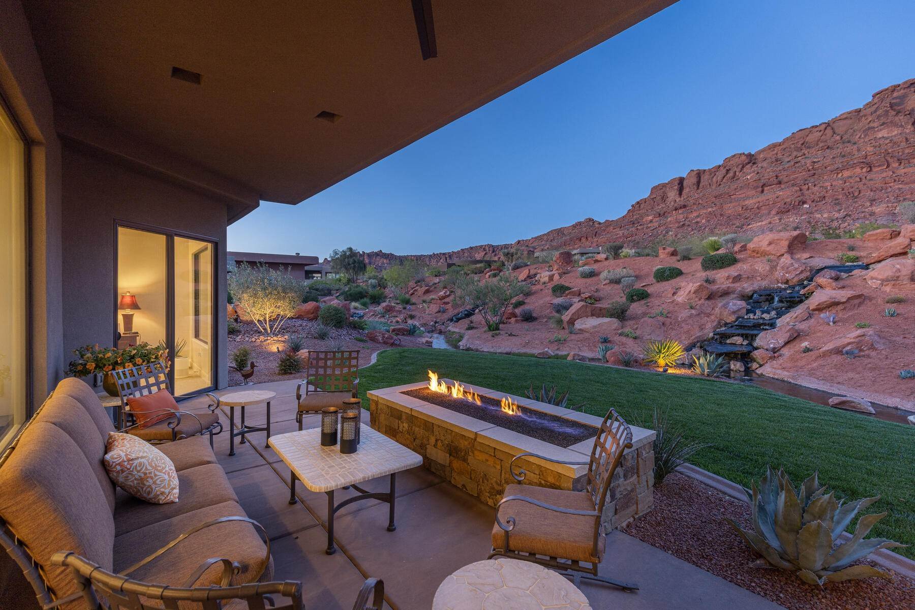 3. Single Family Homes for Sale at Entrada Contemporary Home At It's Best! 2336 W Entrada Trail, #42 St. George, Utah 84770 United States