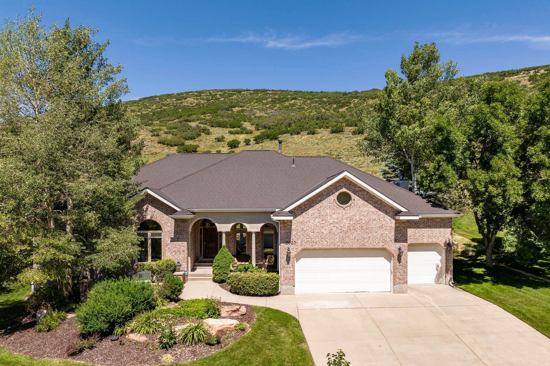 Single Family Homes for Sale at Top Row Home in Jeremy Ranch Backing Open Space 2620 Daybreaker Drive Park City, Utah 84098 United States