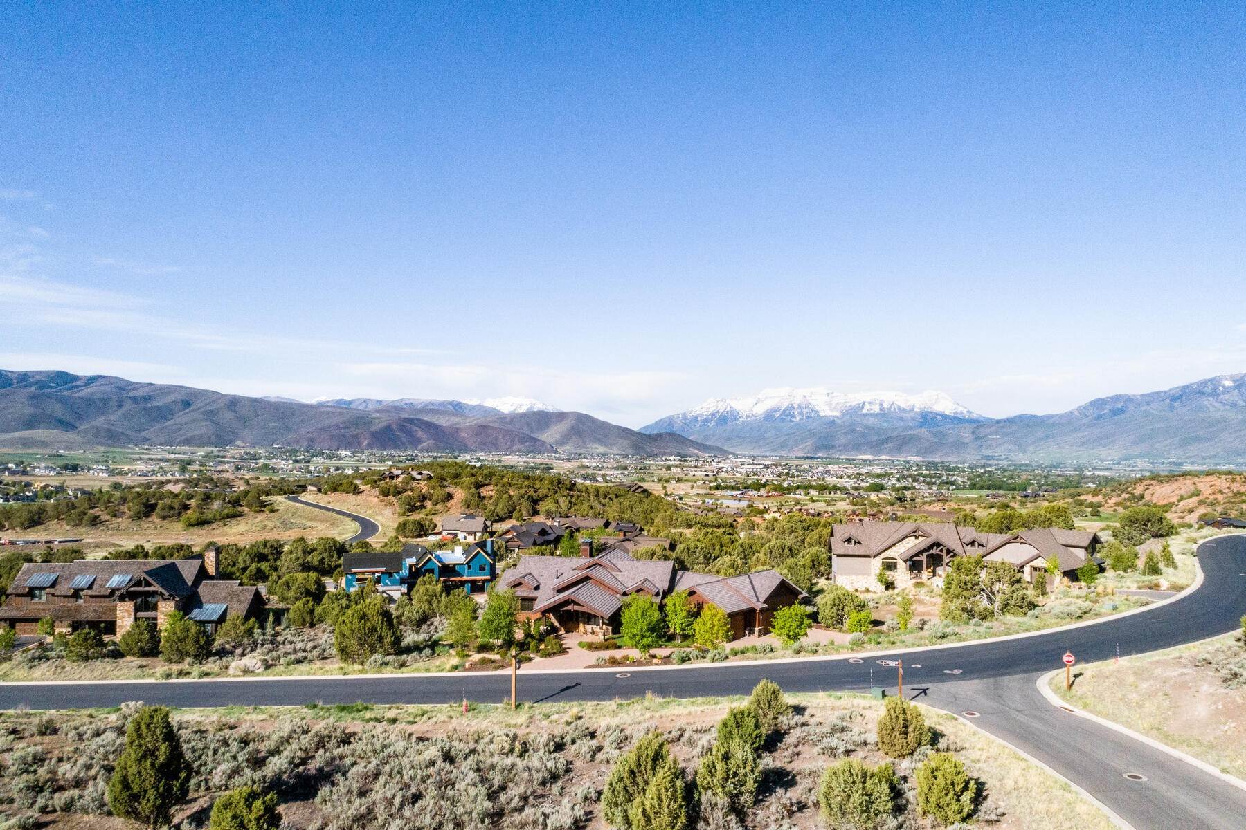 16. Single Family Homes for Sale at New Red Ledges Construction with Exceptional Valley to Mountain Views 3220 Horsehead Peak Court Heber, Utah 84032 United States