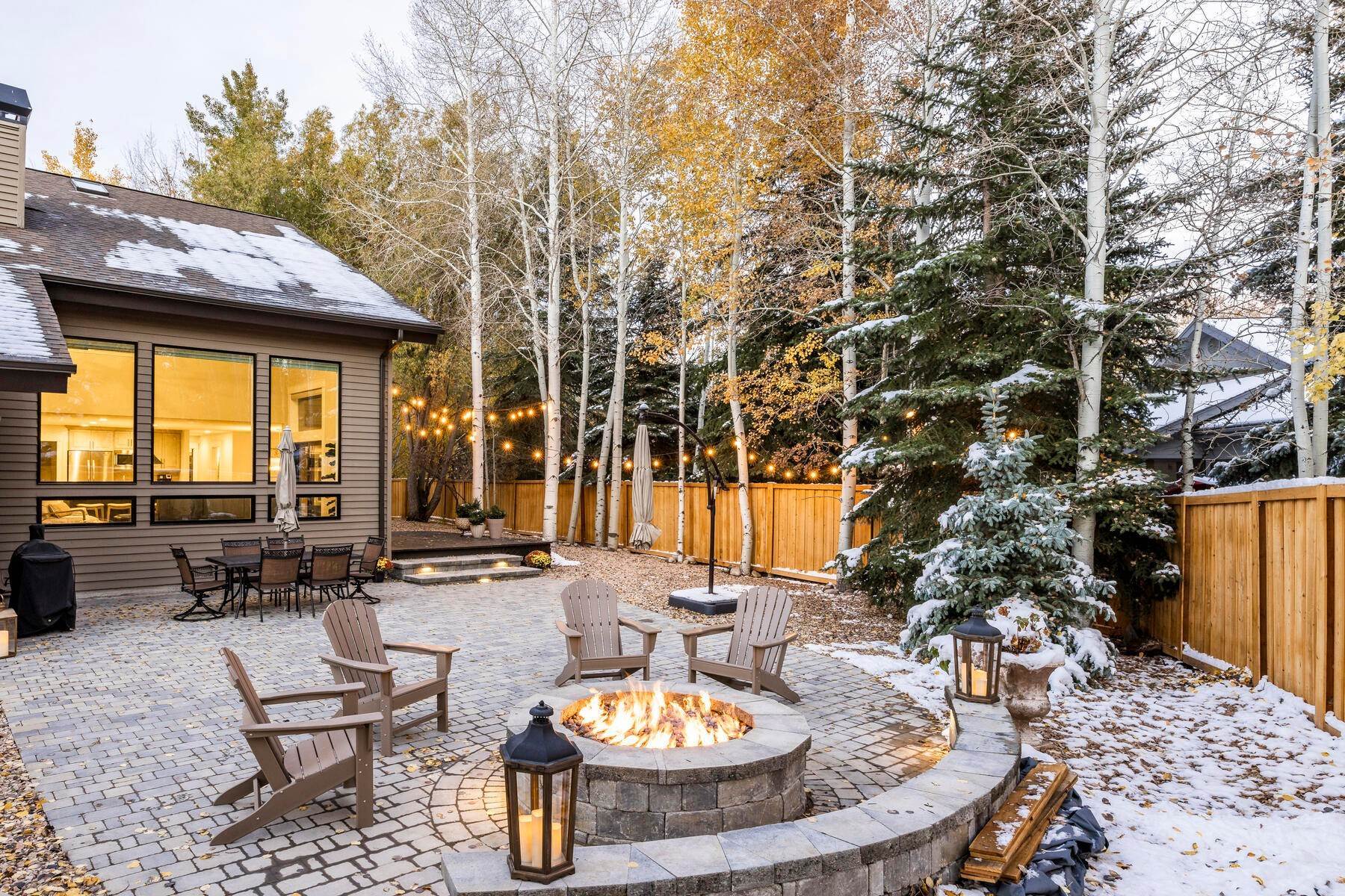 29. Single Family Homes for Sale at Stunning Remodel in Park City’s Northshore Neighborhood 5201 Creek Stone Ct. Park City, Utah 84098 United States