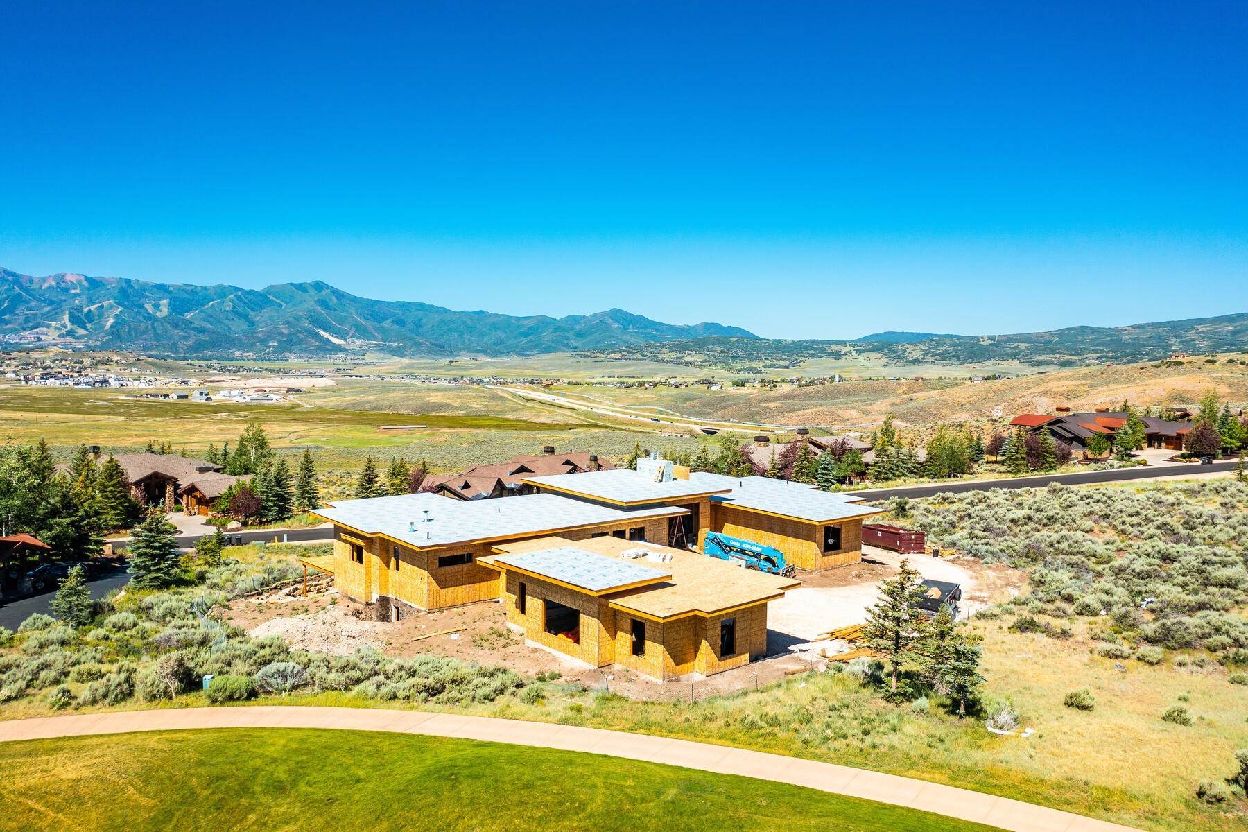 15. Single Family Homes for Sale at Modern Architectural Masterpiece with Expansive Ski Resort Views in Promontory 7600 N West Hills Trail Park City, Utah 84098 United States