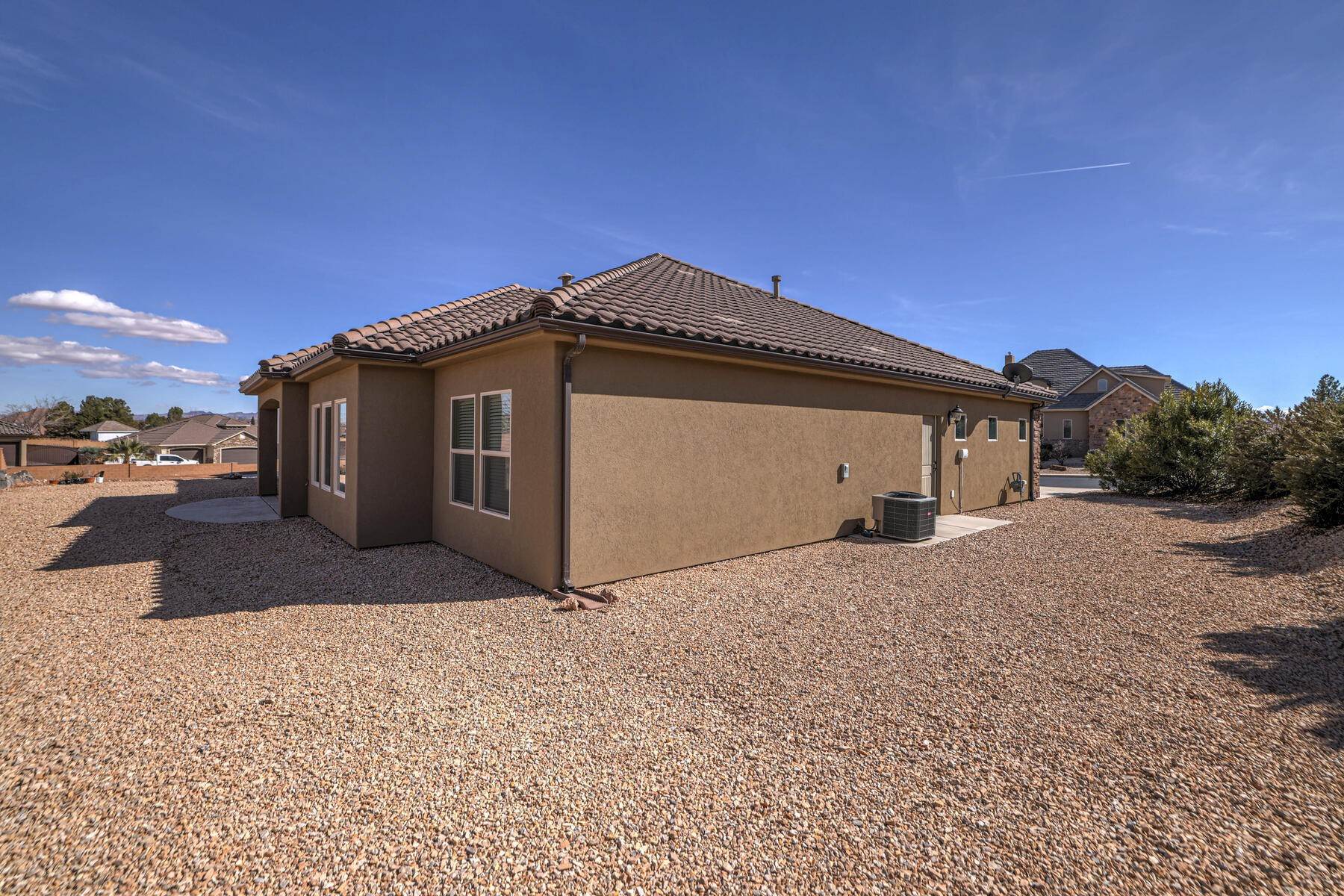 31. Single Family Homes for Sale at Discover The Ultimate Luxury Living Experience 1715 East 290 South St St. George, Utah 84790 United States
