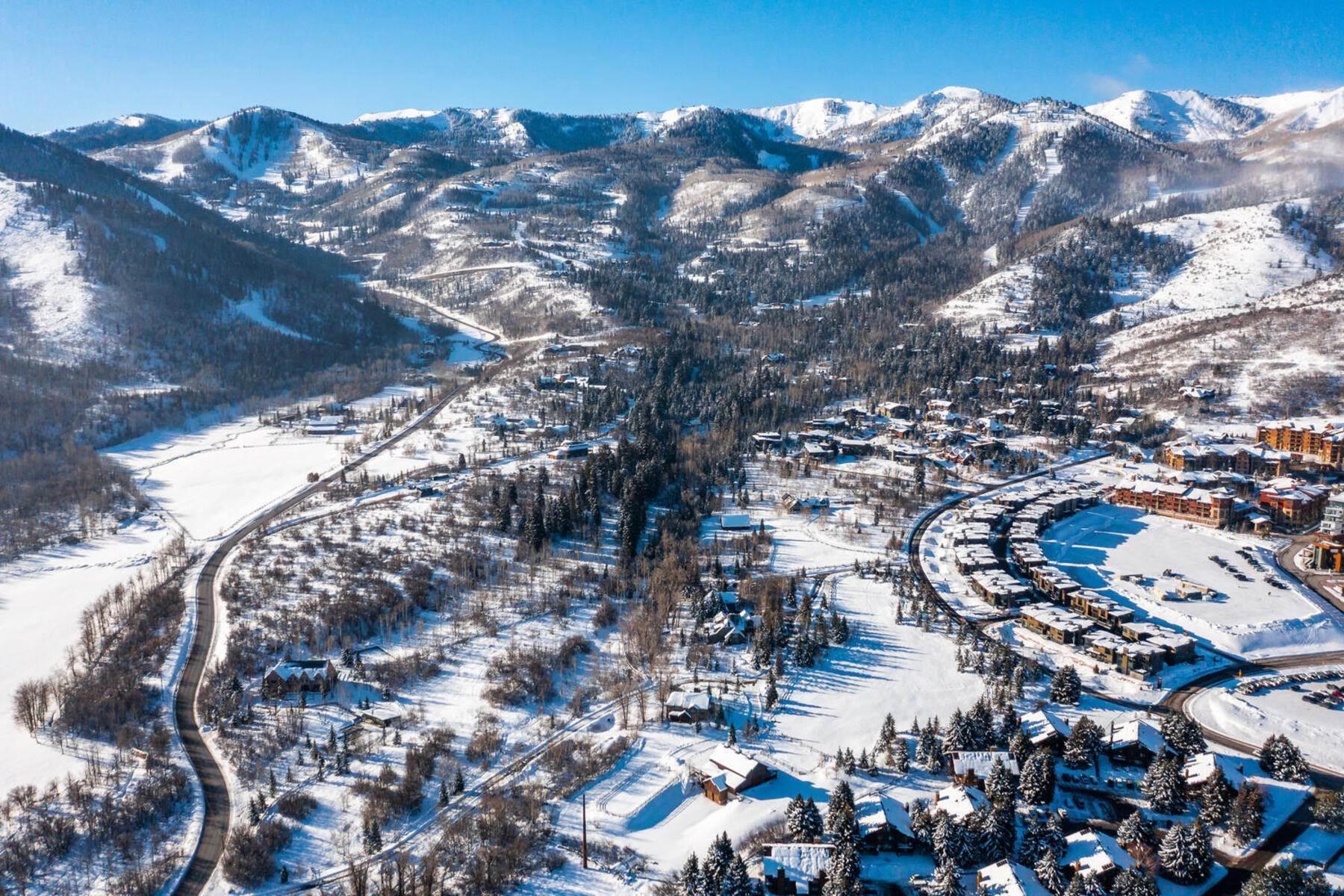 6. Single Family Homes for Sale at The perfect Family Compound Combining Tranquility and Convenience 1892 W White Pine Canyon Road Park City, Utah 84098 United States