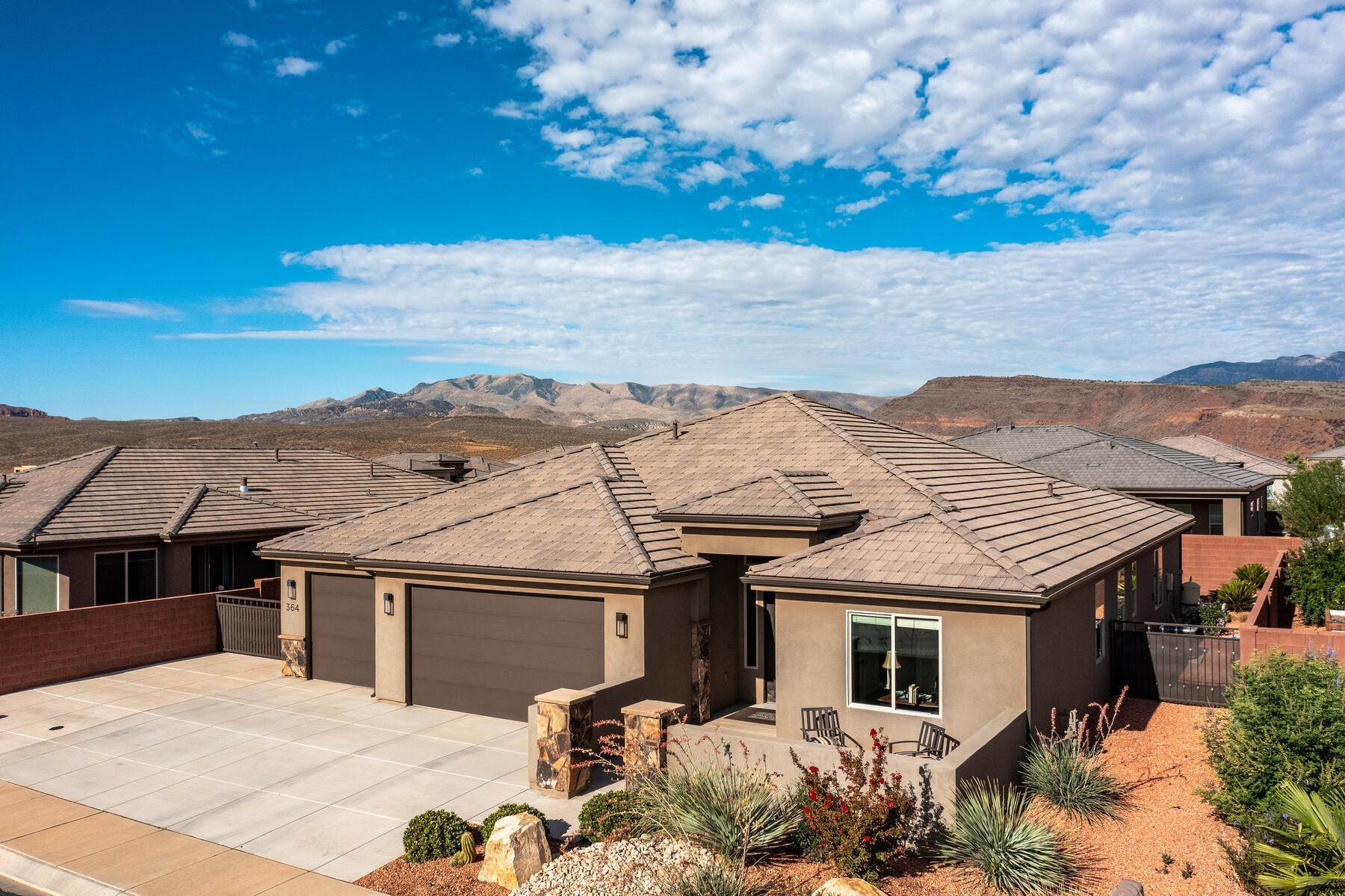 Single Family Homes for Sale at Beautiful home… Lightly And Lovingly Occupied 364 S Chuparosa Lane Ivins, Utah 84738 United States