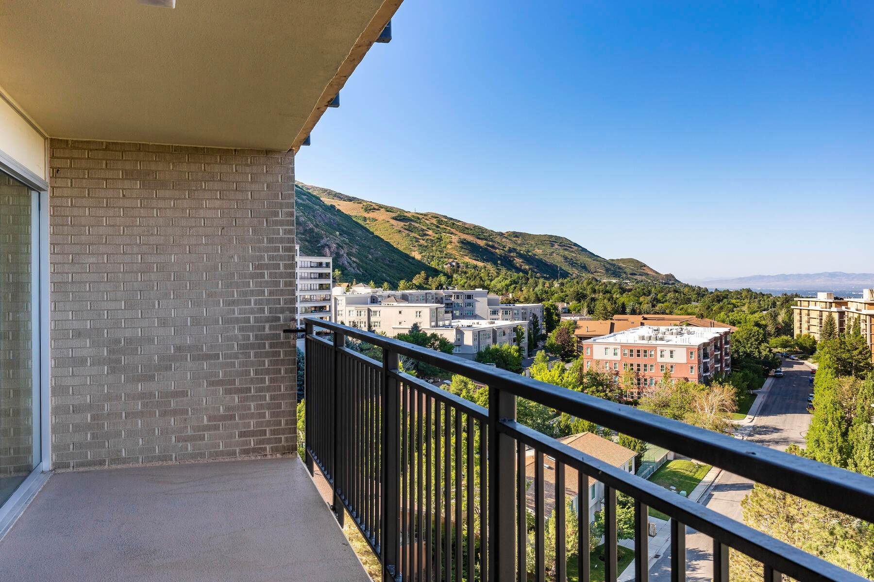 16. Condominiums for Sale at Remodeled Highrise Condo With Incredible Panoramic Views of the Entire Salt Lake 875 S Donner Way, Unit 1103 Salt Lake City, Utah 84108 United States