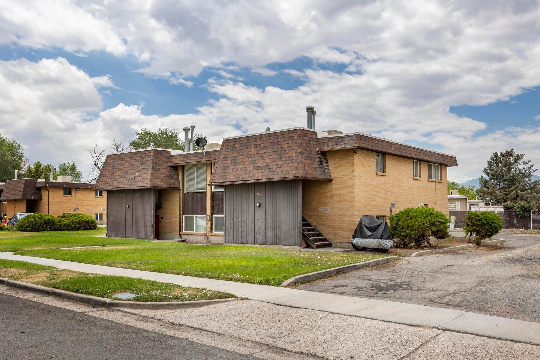 37. Multi-Family Homes for Sale at Well Maintained 4 Plex That Has Easy Access to the Freeway and Bus Routes 3268 South 4180 West Salt Lake City, Utah 84120 United States