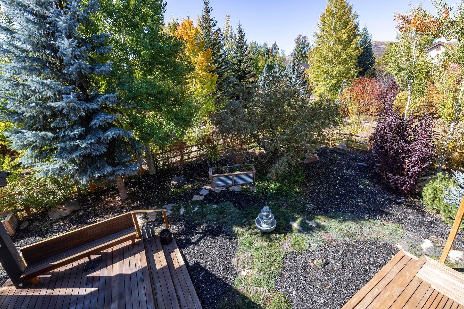 18. Single Family Homes for Sale at Outstanding Home in the Heart of Park City 4903 Charlais Lane Park City, Utah 84098 United States
