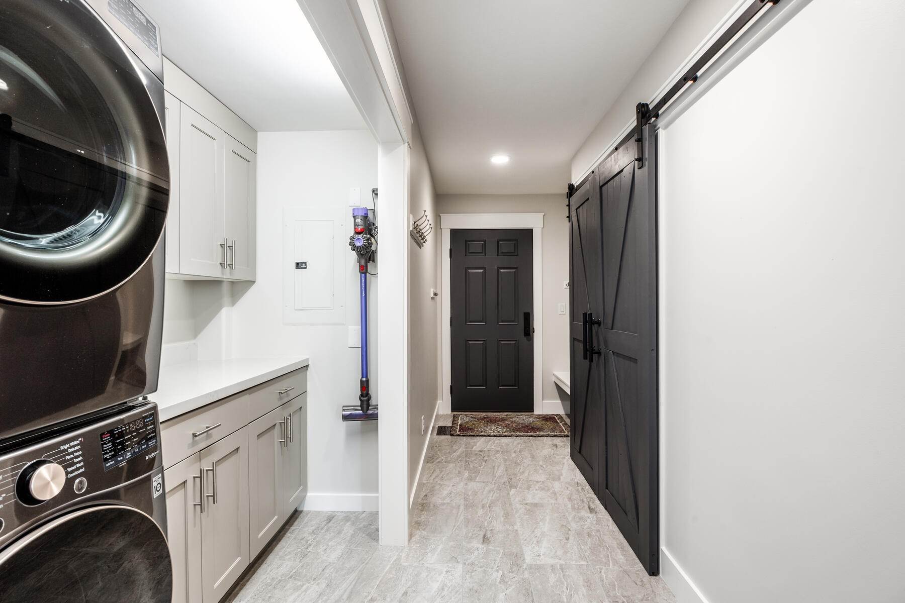21. Single Family Homes for Sale at Stunning Remodel in Park City’s Northshore Neighborhood 5201 Creek Stone Ct. Park City, Utah 84098 United States