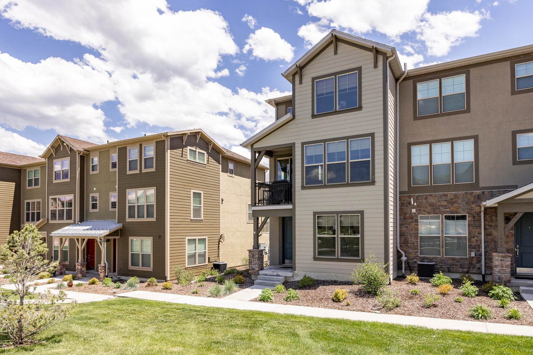 37. Condominiums for Sale at 4 bedroom minutes from Park City! 1044 W Cattail Ct, Unit E4 Kamas, Utah 84036 United States