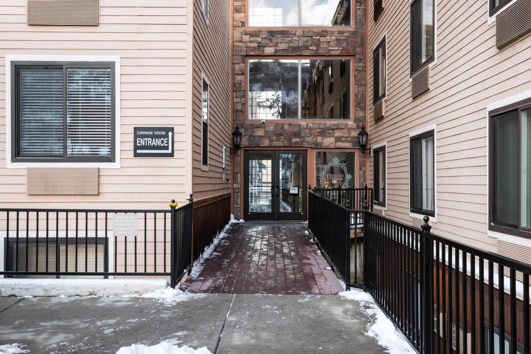 16. Condominiums for Sale at Cozy Condo Steps Away From All Park City Has To Offer 1940 Prospector Ave #317 Park City, Utah 84060 United States