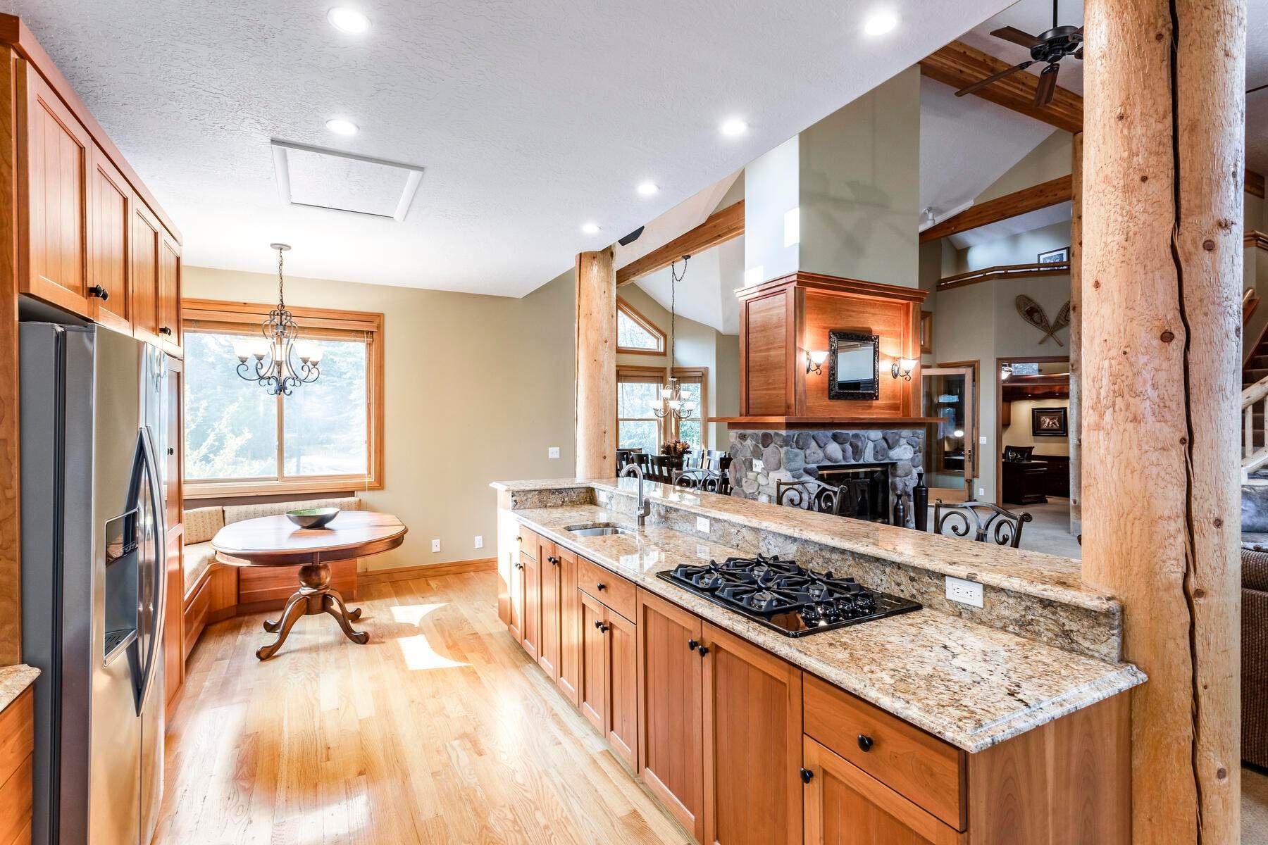 12. Single Family Homes for Sale at Spacious home in one of Park City's best neighborhoods on a quiet cul de sac wit 1642 Northshore Ct Park City, Utah 84098 United States