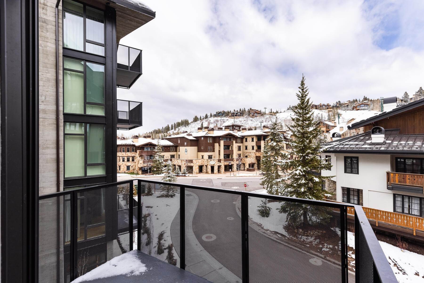 23. Condominiums for Sale at Auberge Resorts Collection Luxury Residences in Deer Valleys Silver Lake Village 7520 Royal Street, Unit 322 Park City, Utah 84060 United States