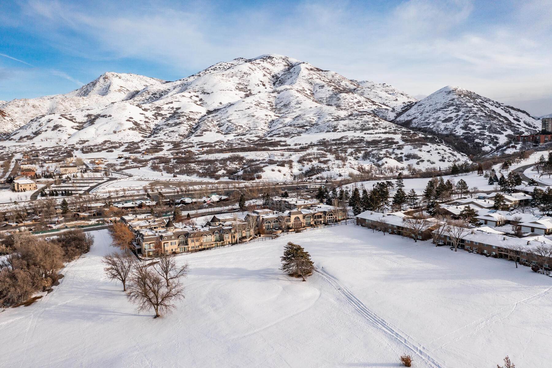 20. Single Family Homes for Sale at Elegant Chateaux-on-the Green Planned Unit Community Home 2726 E Wasatch Dr #6 Salt Lake City, Utah 84108 United States