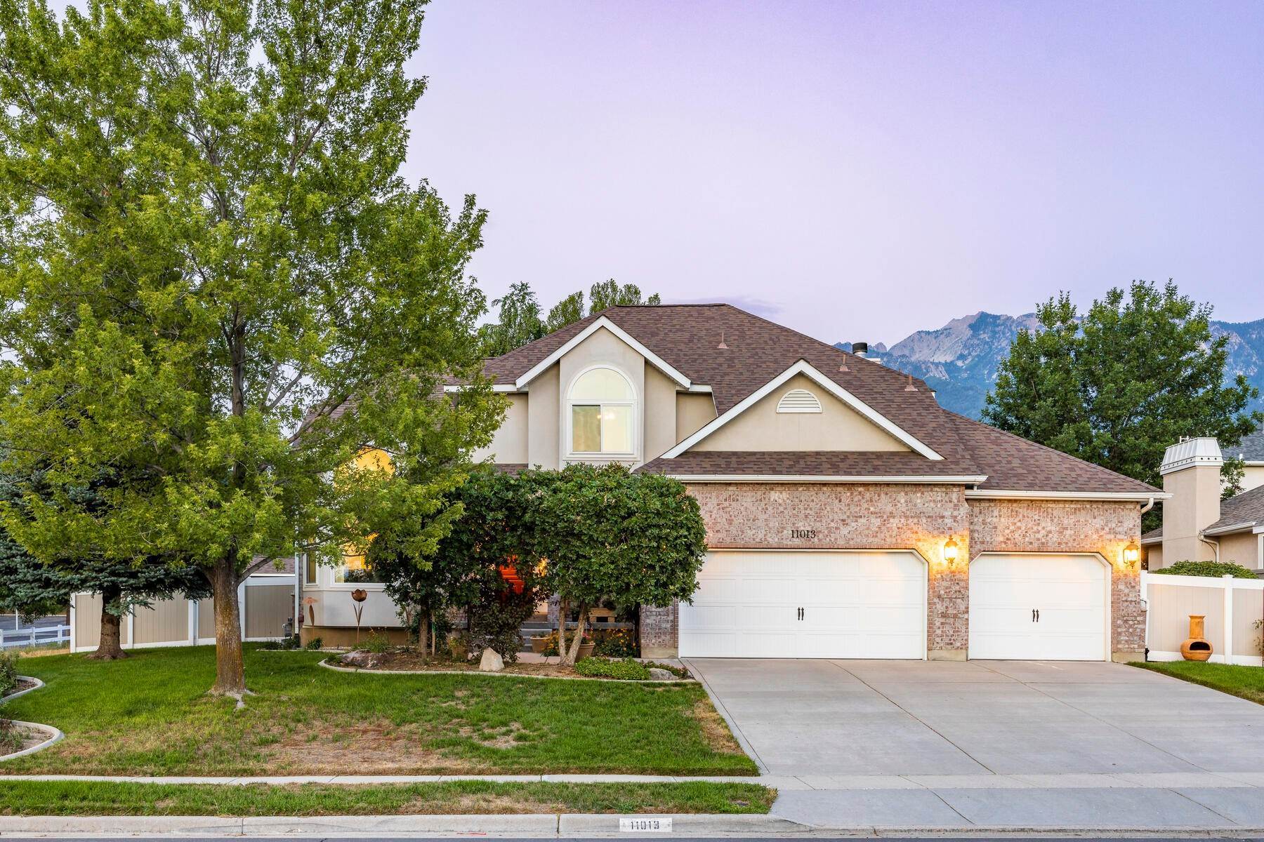 Single Family Homes for Sale at Immaculate, Meticulously Cared For Home 11013 Prescott Dr Sandy, Utah 84092 United States