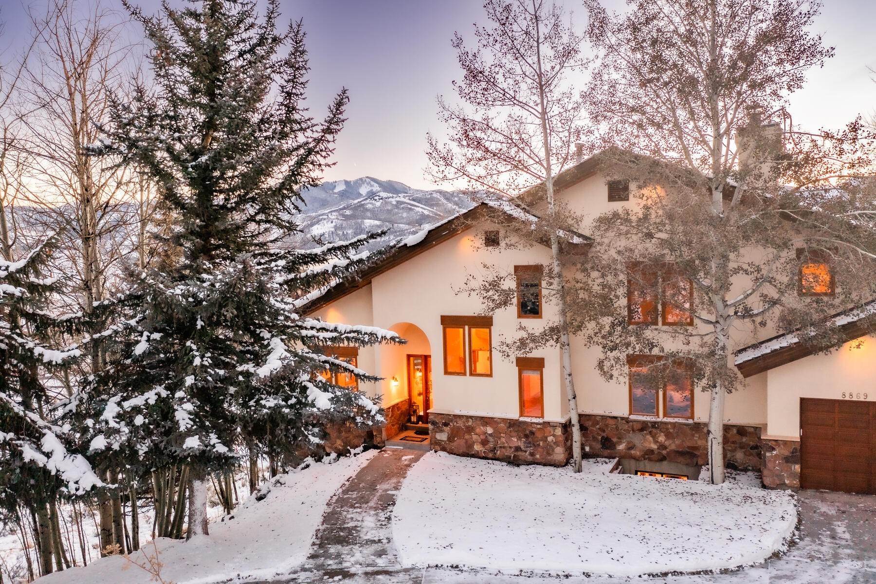 44. Single Family Homes for Sale at Custom Built home with magnificent mountain views! 8869 Daybreaker Drive Park City, Utah 84098 United States