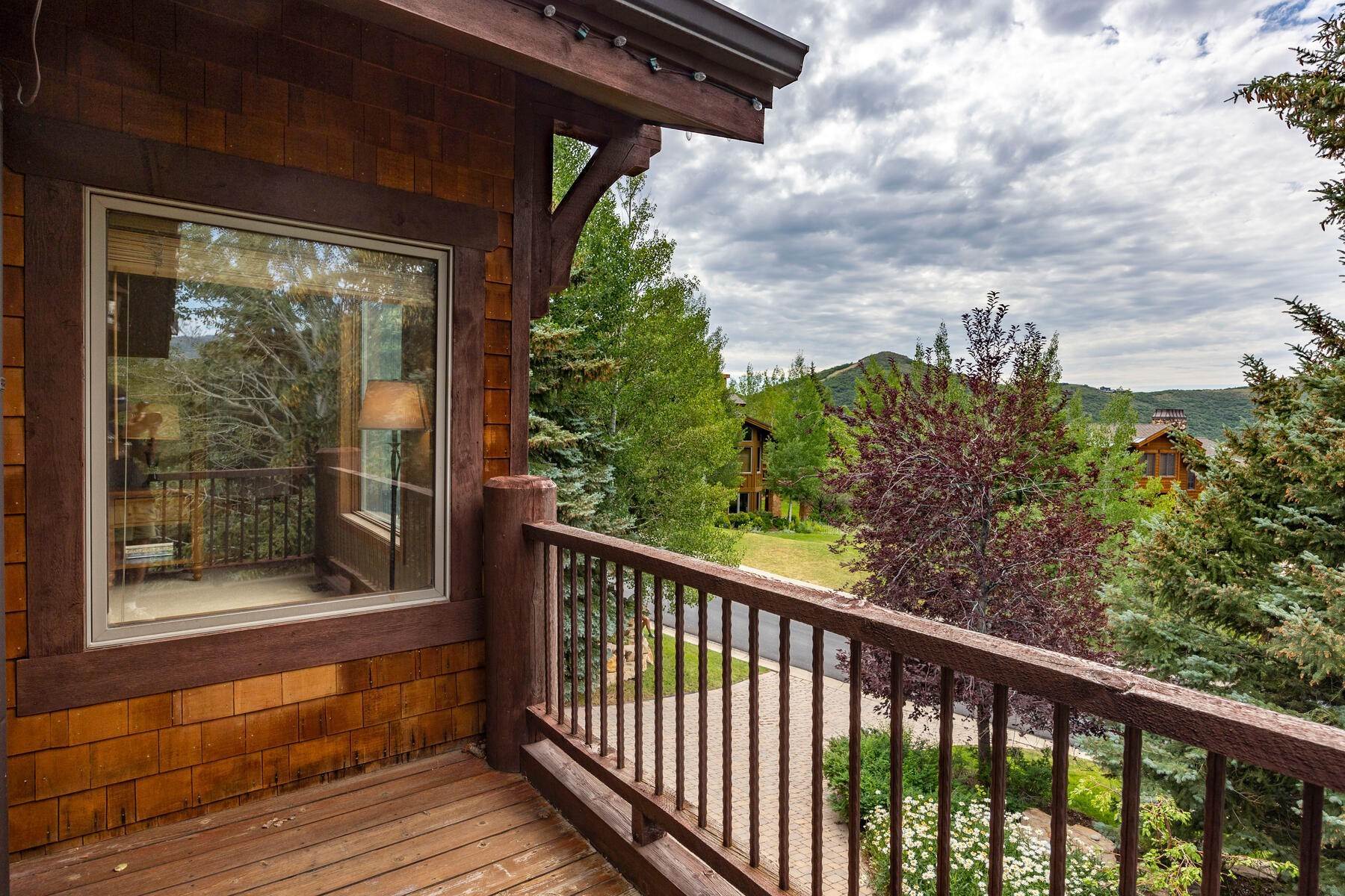19. Single Family Homes for Sale at Ski Run Views in Deer Valley® 3335 Sun Ridge Dr Park City, Utah 84060 United States