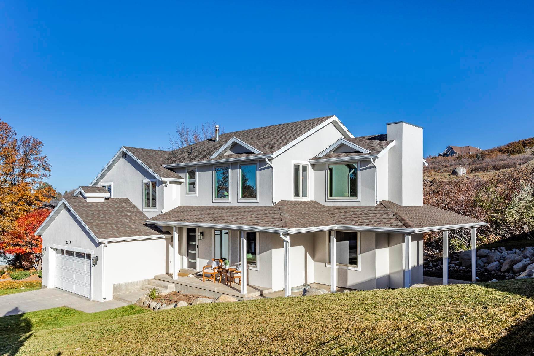 39. Single Family Homes for Sale at Updated 2-Story At The Base Of Little Cottonwood Canyon 3253 E Bell Canyon Rd Sandy, Utah 84092 United States