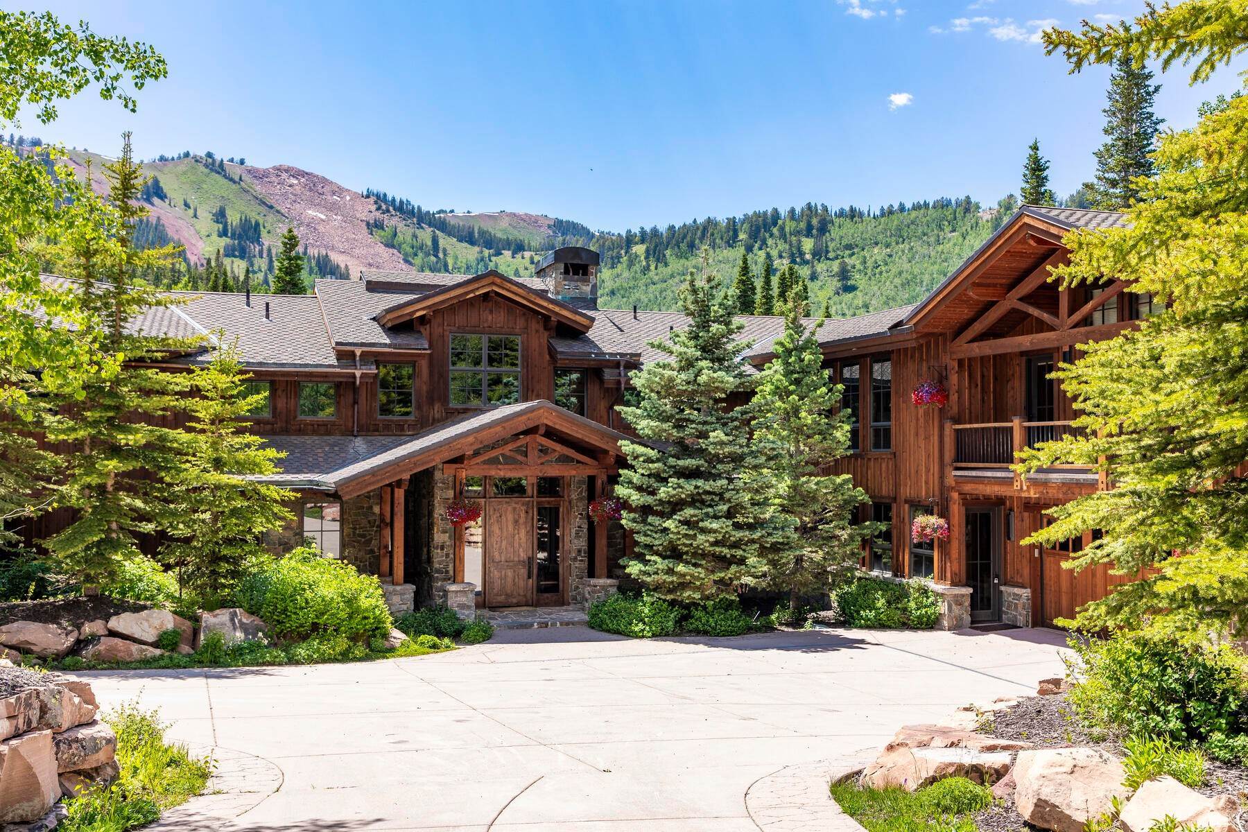 29. Single Family Homes for Sale at Timeless Ski in and Out Colony Retreat, Park City Utah 101 White Pine Canyon Road Park City, Utah 84060 United States