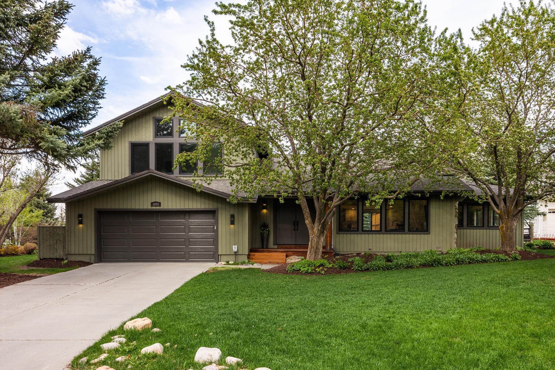 Single Family Homes for Sale at Remodeled Residence, Flat Fenced Lot in Centrally Located Park City Neighborhood 1672 Northshore Ct Park City, Utah 84098 United States