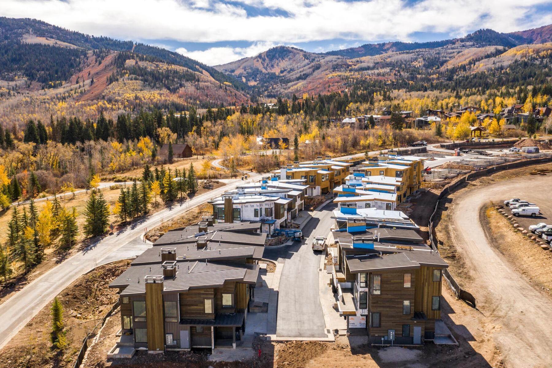 8. Townhouse for Sale at Public Headline: Really?? SIX Bedroom Ski-In Townhome? 3459 Ridgeline Drive Park City, Utah 84098 United States