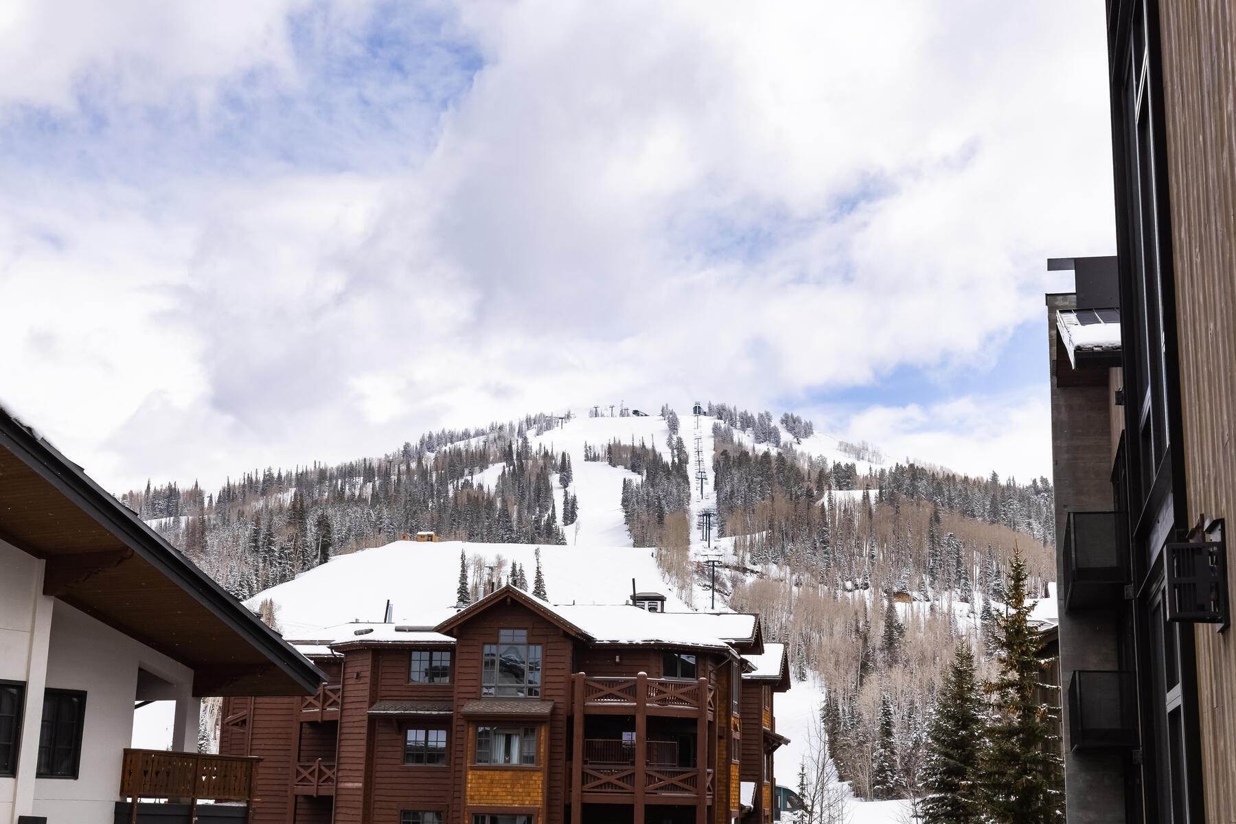 25. Condominiums for Sale at Auberge Resorts Collection Luxury Residences in Deer Valleys Silver Lake Village 7520 Royal Street, Unit 322 Park City, Utah 84060 United States