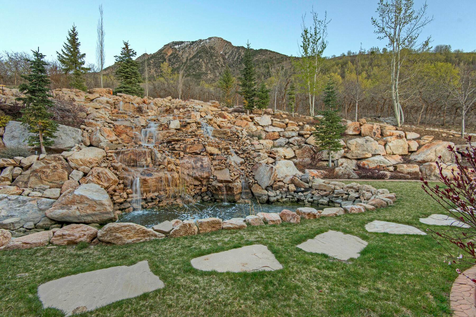 40. Single Family Homes for Sale at Majestic Mountain Enclave 4623 Jupiter Dr Salt Lake City, Utah 84124 United States
