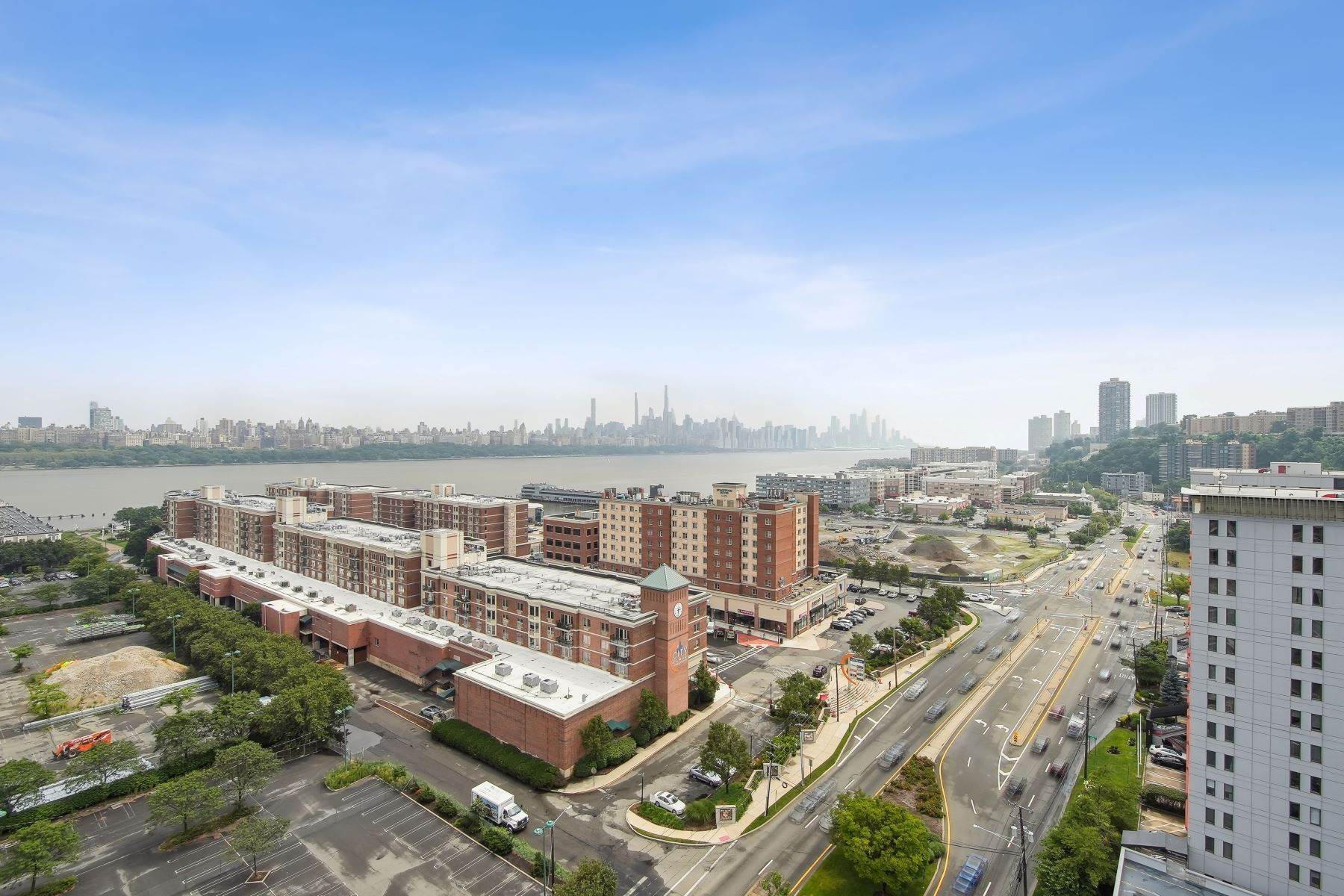 Condominiums for Sale at One Hudson Park 612 Hudson Park, Unit# 612 Edgewater, New Jersey 07020 United States