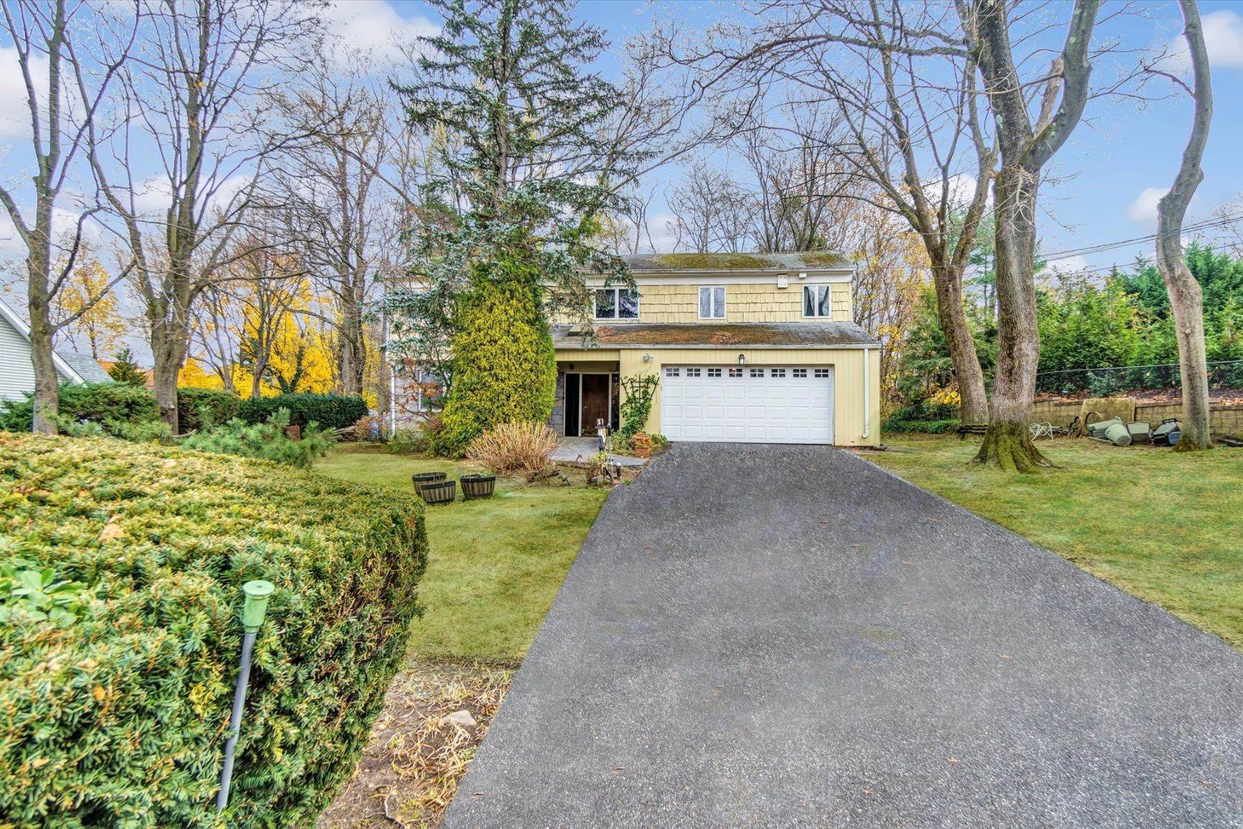 Single Family Homes for Sale at 2 Fairview Lane, Glen Cove, NY, 11542 2 Fairview Lane Glen Cove, New York 11542 United States