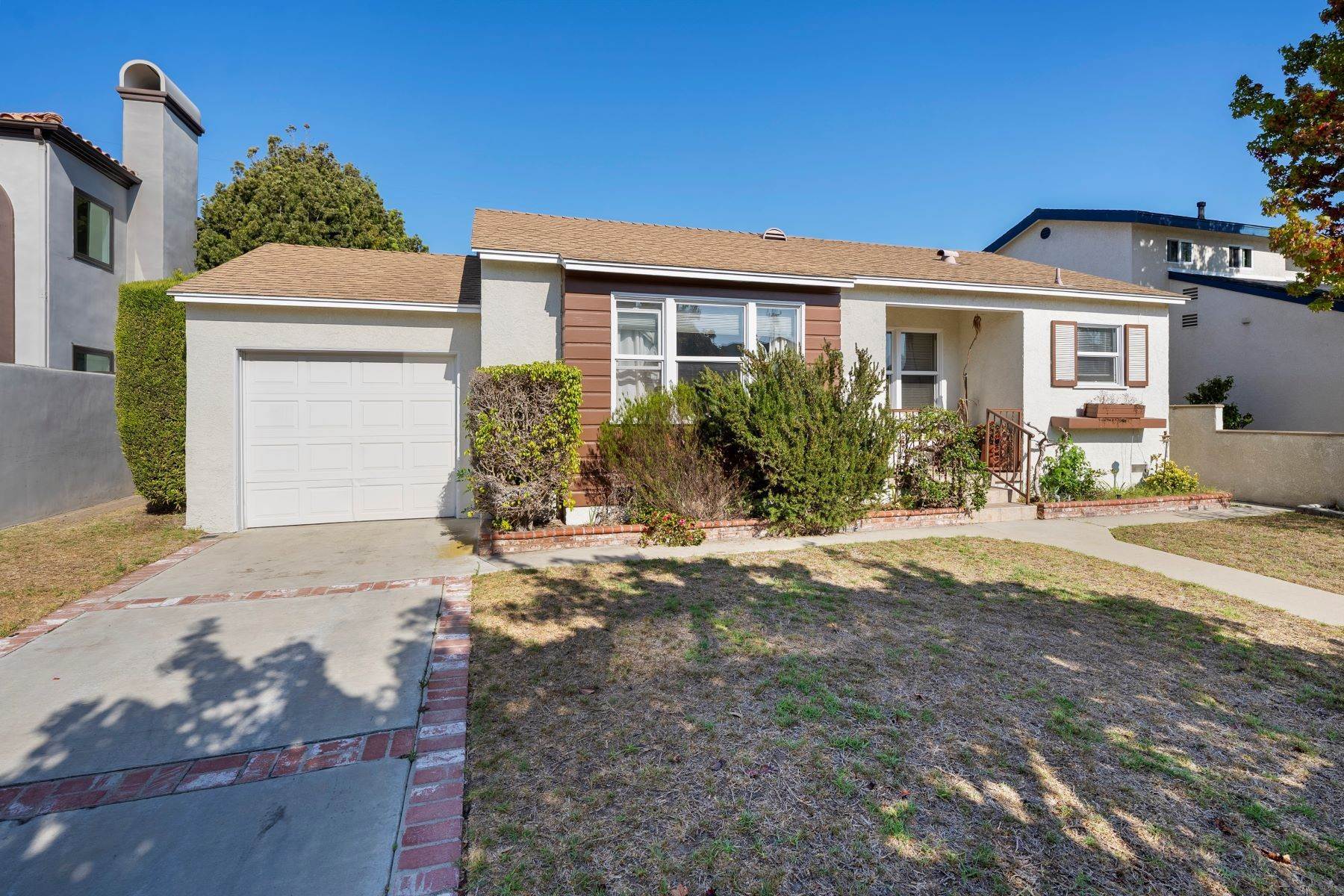 Single Family Homes for Sale at 1612 Harkness Street, Manhattan Beach, CA 90266 1612 Harkness Street Manhattan Beach, California 90266 United States