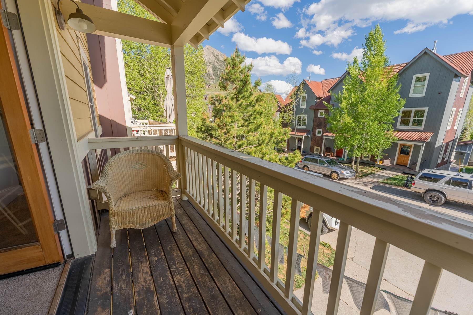 20. Townhouse for Sale at Located in the Highly Desirable Pitchfork Neighborhood - Mt. Crested Butte 114 Big Sky Drive, Unit A Mount Crested Butte, Colorado 81225 United States