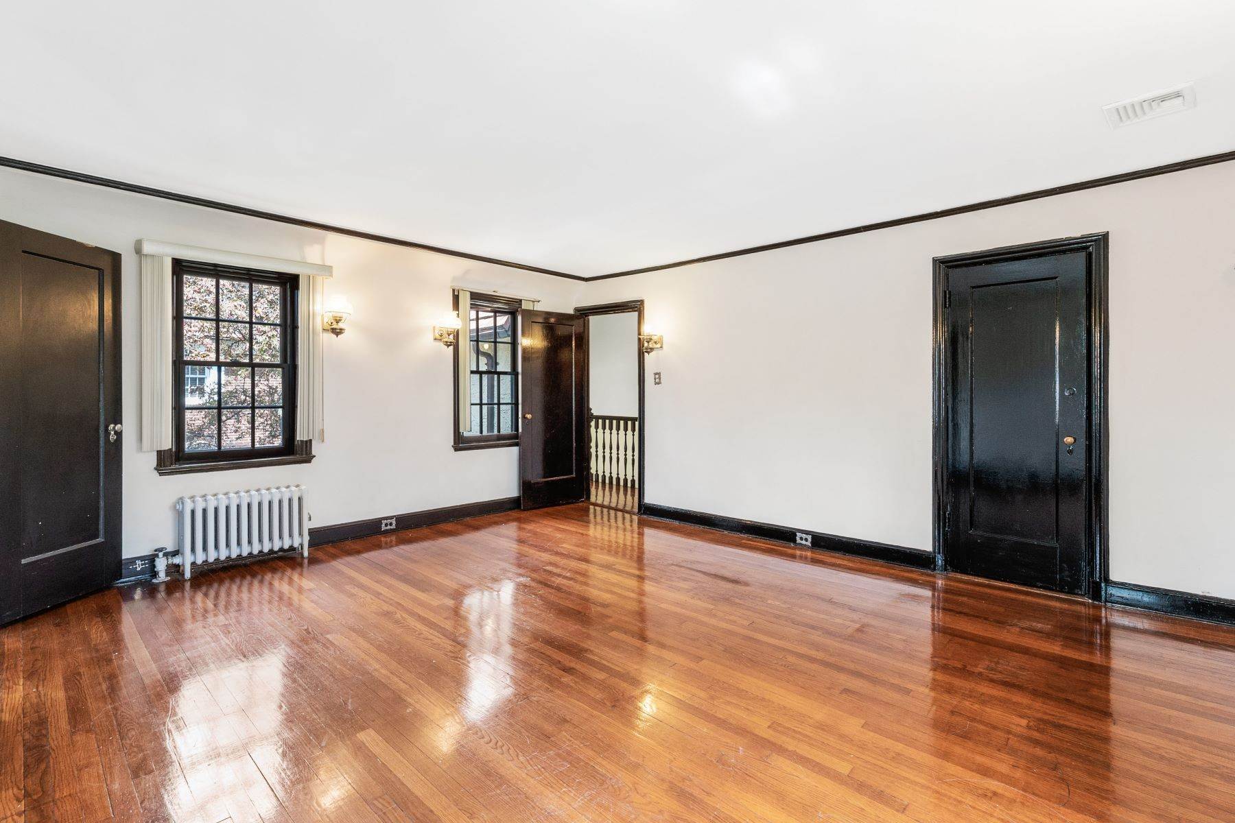 22. Other Residential Homes for Sale at 135 Puritan Ave., Queens, NY, 11375 135 Puritan Ave. Queens, New York 11375 United States
