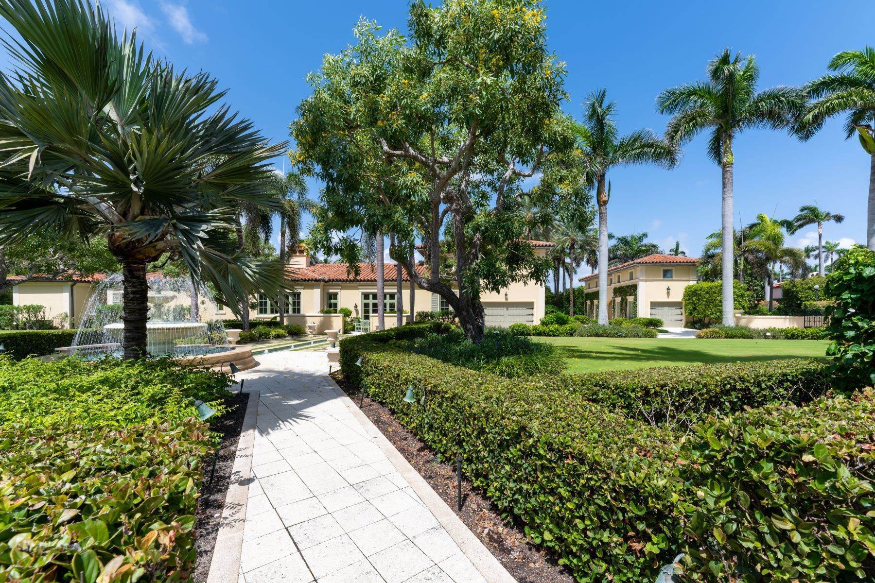 37. Single Family Homes for Sale at 1.5 Acre Palm Beach Estate 160 Clarendon Avenue Palm Beach, Florida 33480 United States