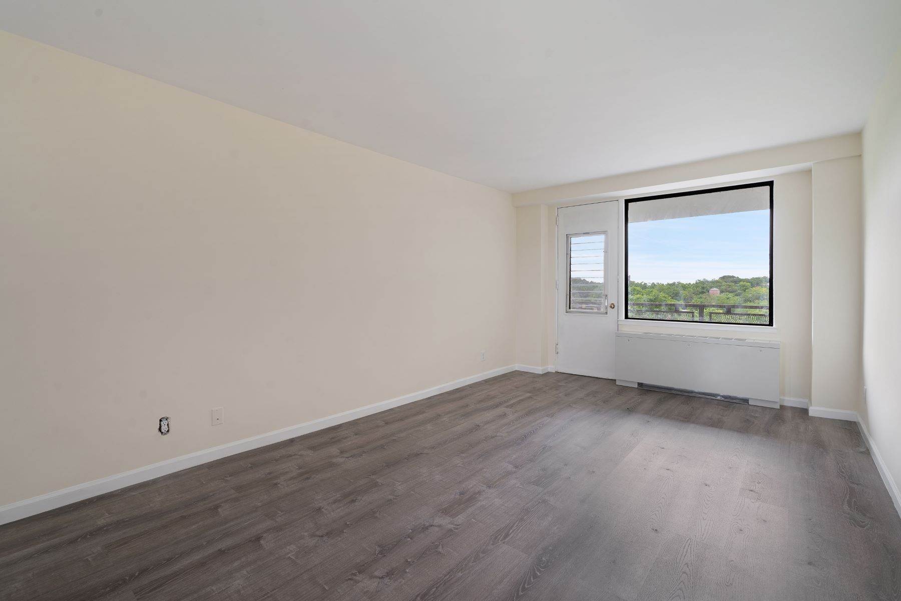 Co-op Properties for Sale at 4705 Henry Hudson Parkway, Apt 8G 4705 Henry Hudson Parkway, 8G Bronx, New York 10471 United States
