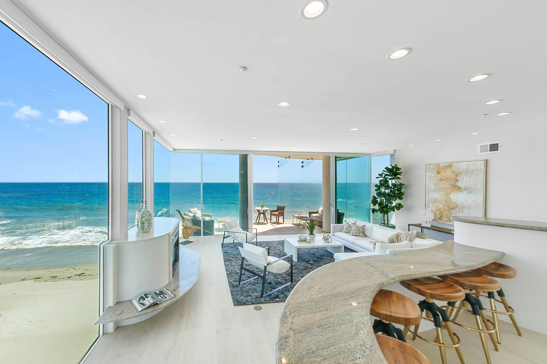 14. Single Family Homes for Sale at Malibu Beach Modern 31630 Sea Level Drive Malibu, California 90265 United States