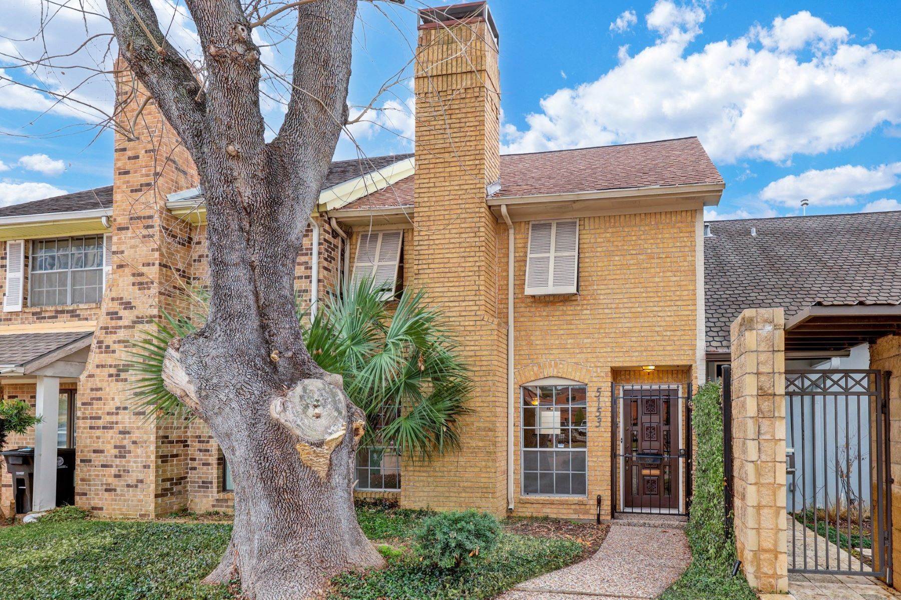 Townhouse for Sale at 5153 Del Monte Drive Houston, Texas 77056 United States