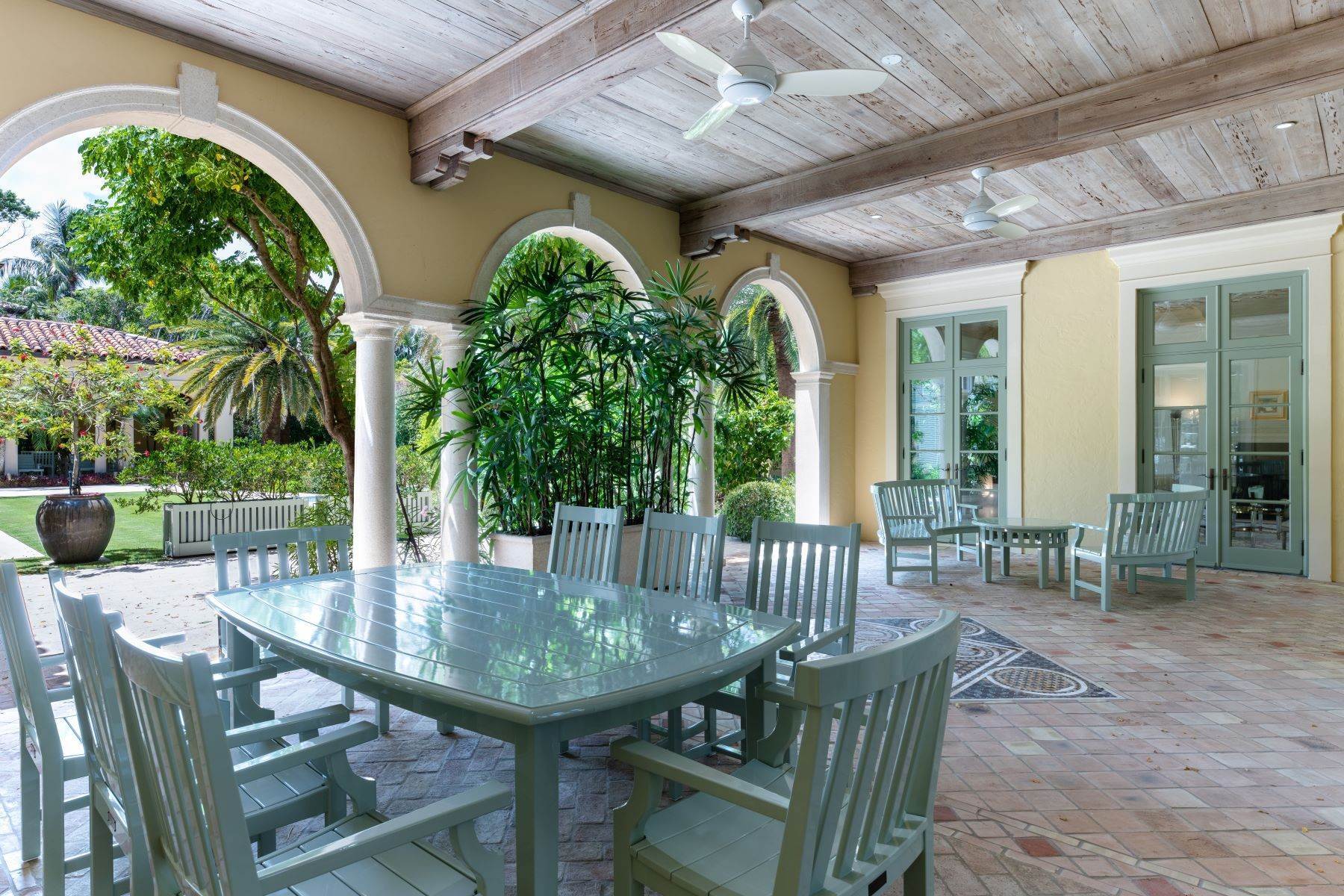 10. Single Family Homes for Sale at 1.5 Acre Palm Beach Estate 160 Clarendon Avenue Palm Beach, Florida 33480 United States