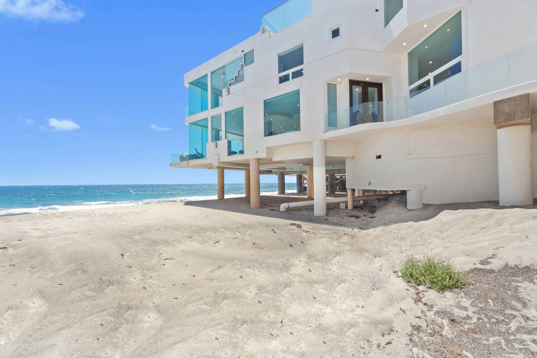 3. Single Family Homes for Sale at Malibu Beach Modern 31630 Sea Level Drive Malibu, California 90265 United States