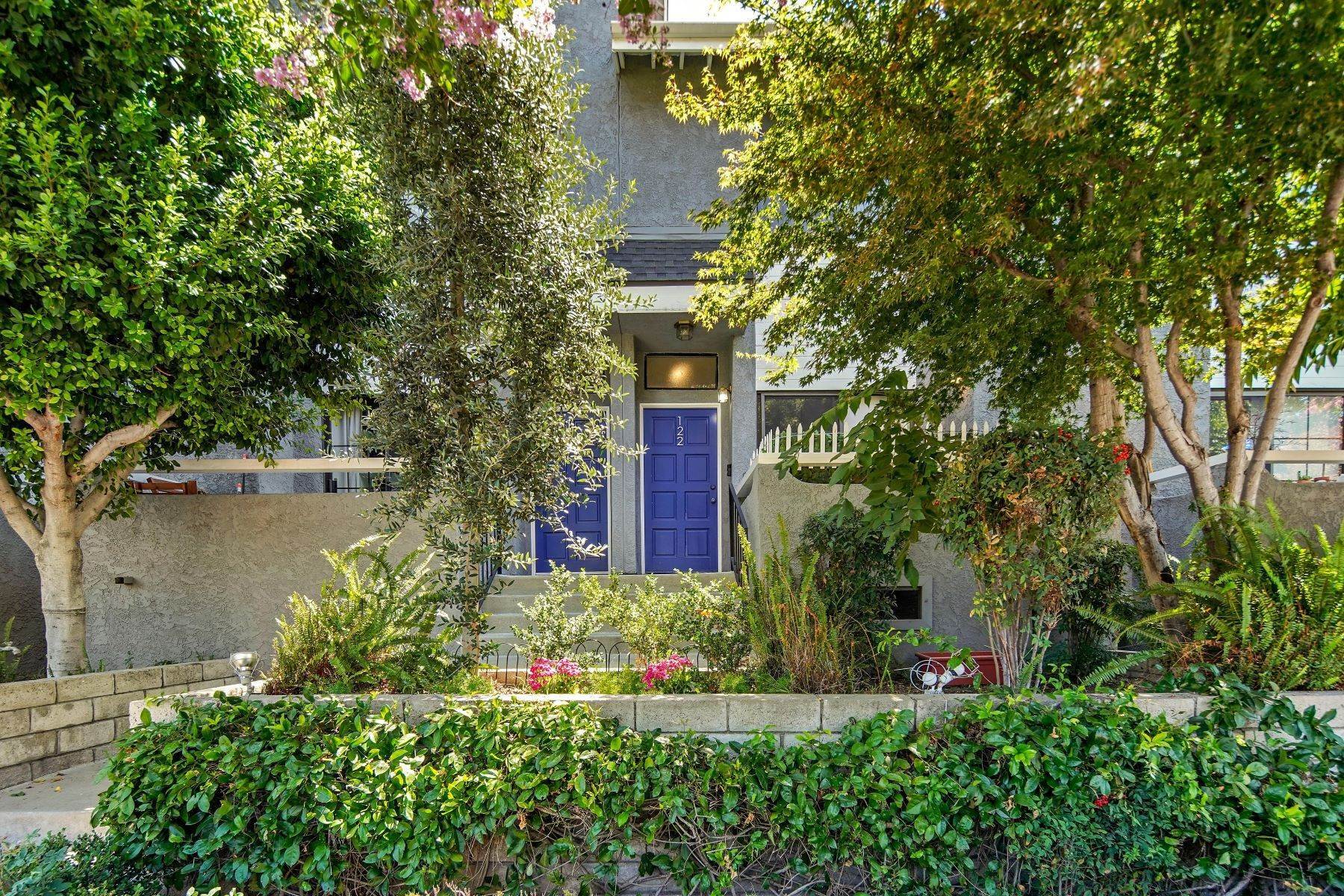 Single Family Homes for Sale at Turnkey Townhome in Prime Studio City 4220 Colfax Avenue, #122 Studio City, California 91604 United States