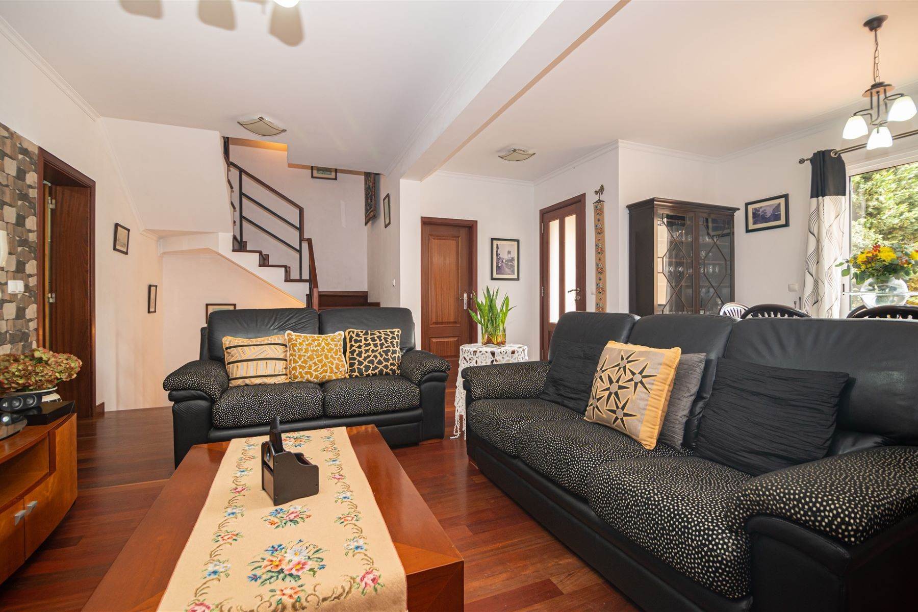 20. Single Family Homes for Sale at Terraced house, 4 bedrooms, for Sale Santa Cruz, Madeira Portugal