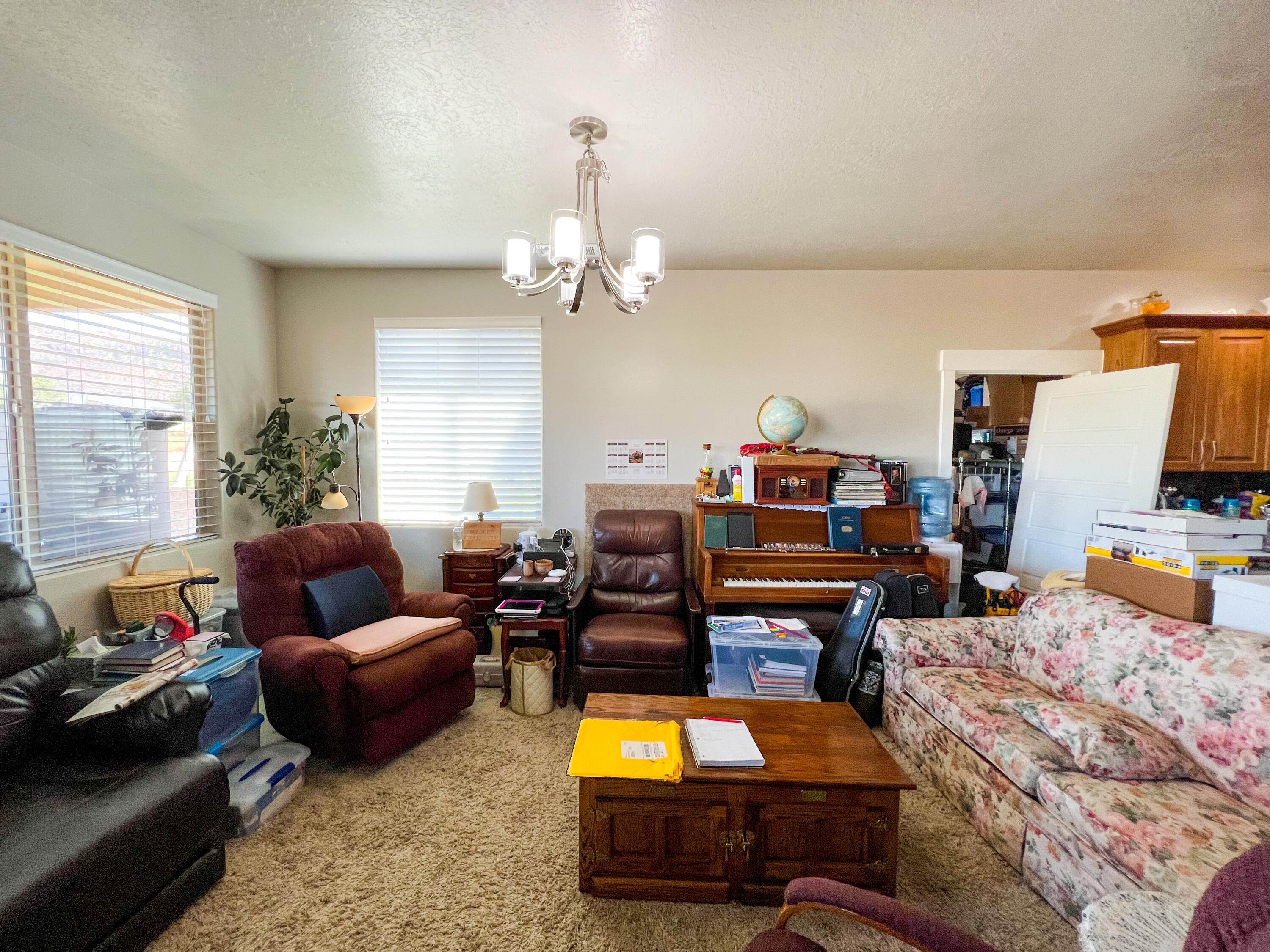 6. Single Family Homes for Sale at 1239 Manzanita Drive Apple Valley, Utah 84737 United States