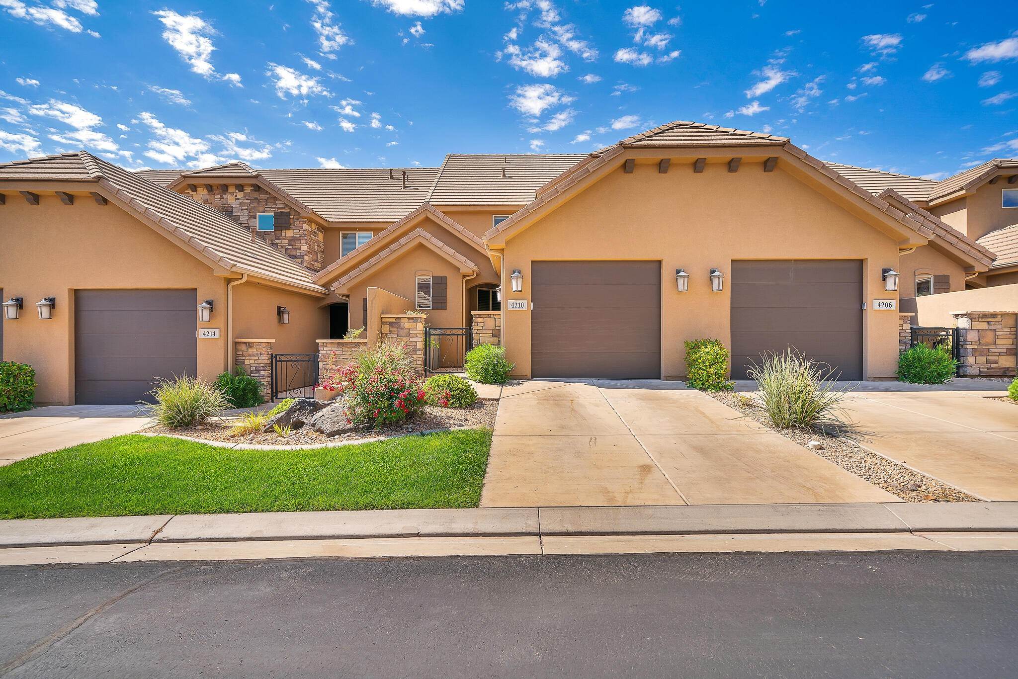 Single Family Homes for Sale at 4210 Torrey Pines Drive Washington, Utah 84780 United States