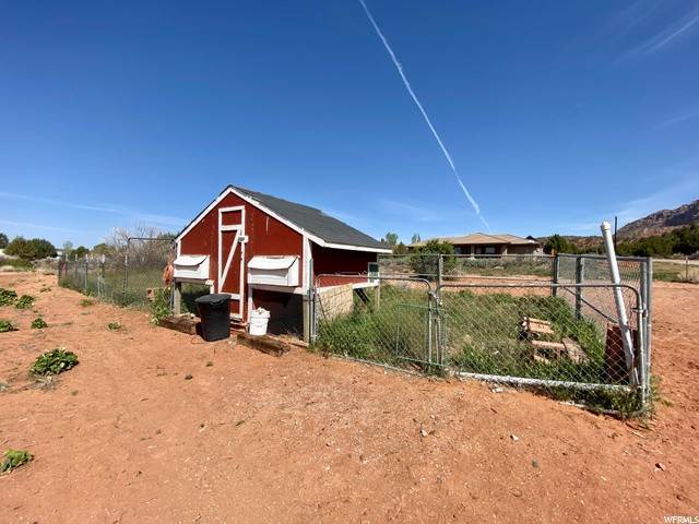 32. Single Family Homes for Sale at 1371 RED SAGE Lane Apple Valley, Utah 84737 United States