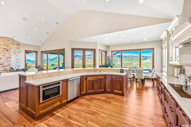 11. Single Family Homes for Sale at 10461 FOREVERMORE Court Hideout Canyon, Utah 84036 United States