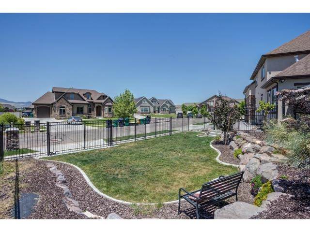 37. Single Family Homes for Sale at 951 GRIZZLY WULFF Drive Bluffdale, Utah 84065 United States