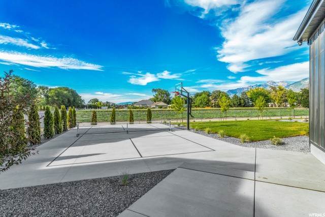 9. Single Family Homes for Sale at 833 FORT CACHE Court Draper, Utah 84020 United States