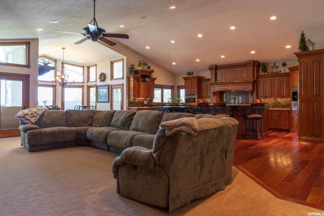 11. Single Family Homes for Sale at 13754 SOUTHFORK Drive Draper, Utah 84020 United States